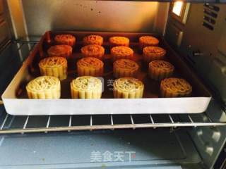 广式蛋黄月饼的做法步骤：9