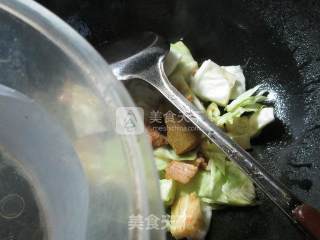 咖喱肉片圆白菜的做法步骤：6