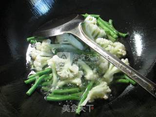 带豆花菜煮荷叶蛋的做法步骤：4