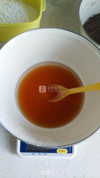 广式红豆沙月饼的做法步骤：1