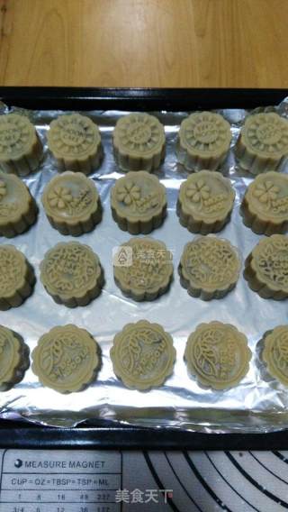 广式红豆沙月饼的做法步骤：11