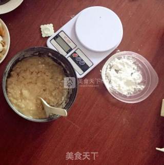 传统月饼的做法步骤：1
