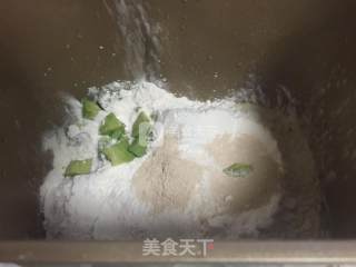 牛油果吐司的做法步骤：1
