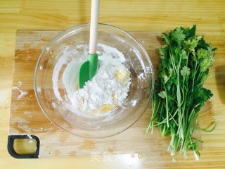 香菜蛋酥粉的做法步骤：1