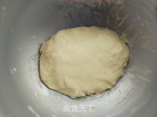 豆沙蛋黄酥的做法步骤：1