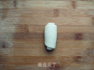 豆沙蛋黄酥的做法步骤：7