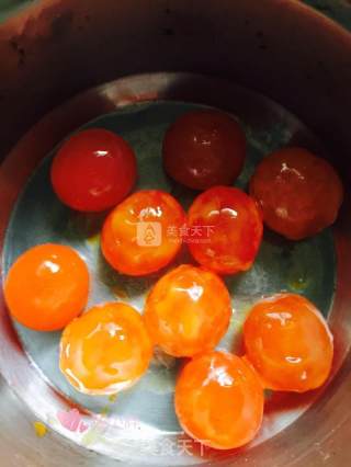 蛋黄莲蓉月饼的做法步骤：2