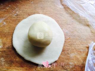 蛋黄莲蓉月饼的做法步骤：8