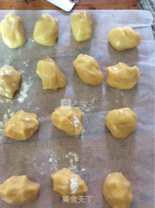 50克红豆馅儿月饼的做法步骤：3