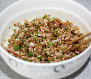 酥得掉渣的月饼--苏式榨菜鲜肉月饼的做法步骤：2