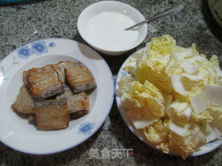 醋溜白菜带鱼羹的做法步骤：1