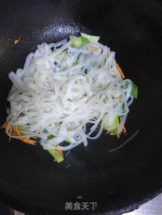 炒河粉的做法步骤：7