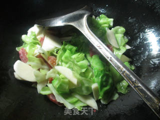 茭白香肠炒圆白菜的做法步骤：5