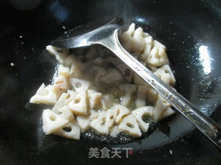 尖椒虾仁炒莲藕的做法步骤：4