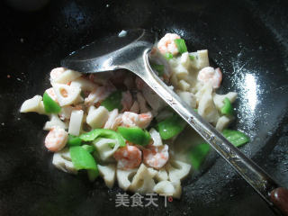 尖椒虾仁炒莲藕的做法步骤：7