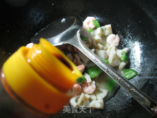 尖椒虾仁炒莲藕的做法步骤：8