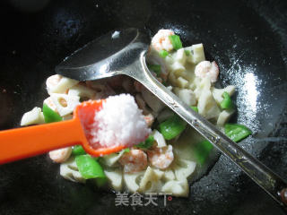 尖椒虾仁炒莲藕的做法步骤：9