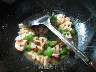 尖椒虾仁炒莲藕的做法步骤：10