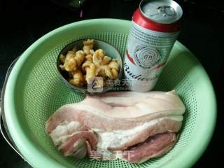 啤酒烧百叶结红烧肉的做法步骤：1