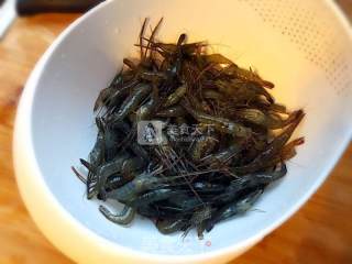 油爆河虾的做法步骤：1