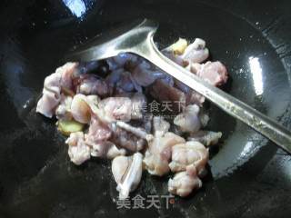 豉香蒜薹炒牛蛙的做法步骤：5