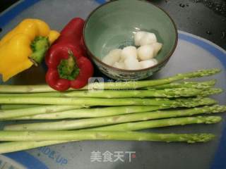 芦笋鲜贝的做法步骤：1