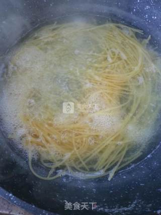 煎牛排的做法步骤：3