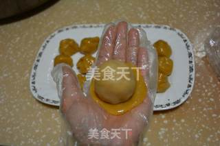 广式蛋黄月饼的做法步骤：10