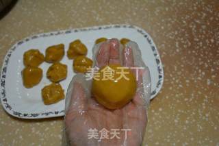 广式蛋黄月饼的做法步骤：11