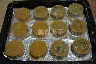 广式蛋黄月饼的做法步骤：14