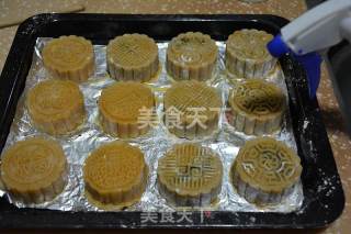 广式蛋黄月饼的做法步骤：15