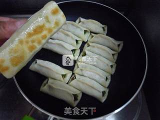 猪肉三鲜锅贴的做法步骤：13
