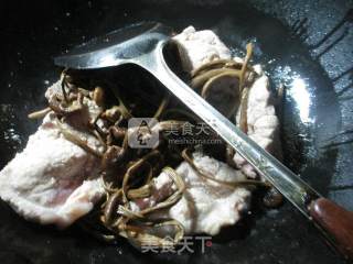 茶树菇圆白菜炖大排的做法步骤：3