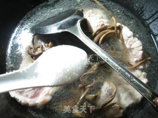茶树菇圆白菜炖大排的做法步骤：7