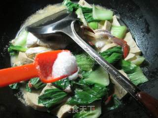 青菜圆素鸡煮螃蟹的做法步骤：9