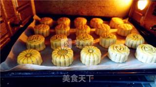 广式月饼的做法步骤：14