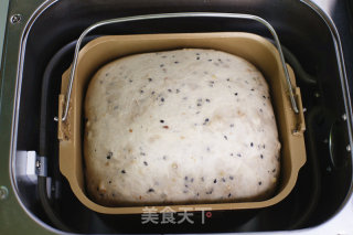 健康养生黑芝麻核桃吐司的做法步骤：6