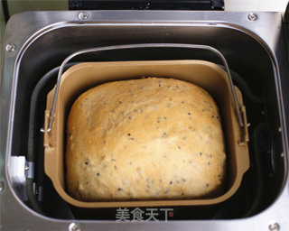 健康养生黑芝麻核桃吐司的做法步骤：7