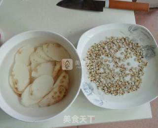 薏米山药鸡汤的做法步骤：2