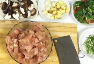 黄焖鸡米饭-鲁菜经典-老济南风味的做法步骤：2