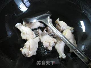 黑木耳千张结烧鸡翅根的做法步骤：2