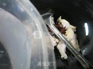 黑木耳千张结烧鸡翅根的做法步骤：3