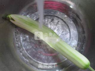 肉片长瓜煮粉丝的做法步骤：2