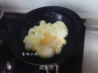 秋葵尖椒炒蛋的做法步骤：4