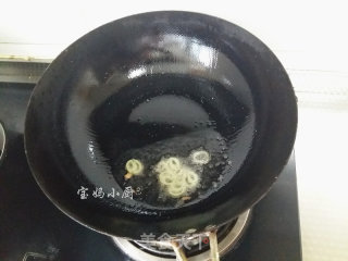 秋葵尖椒炒蛋的做法步骤：6