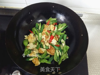 秋葵尖椒炒蛋的做法步骤：8