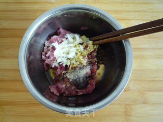 鹌鹑蛋香菇蒸肉饼的做法步骤：2
