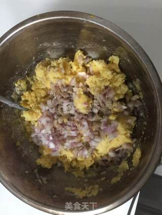 红薯肉松球的做法步骤：3