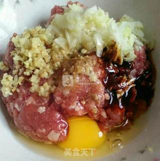 胡萝卜香菇猪肉丸子的做法步骤：1