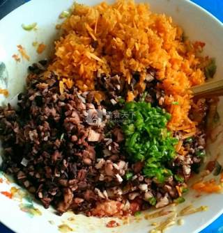 胡萝卜香菇猪肉丸子的做法步骤：2